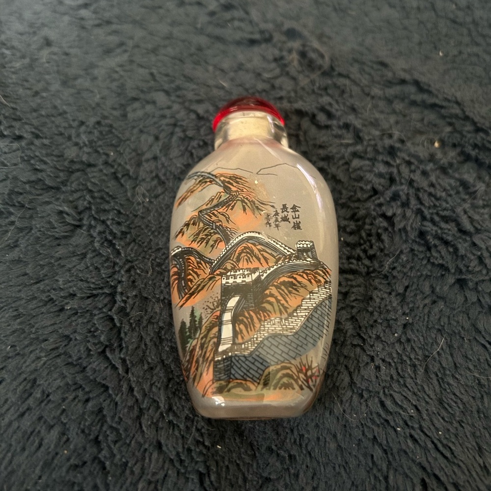Hand-Painted Scenic Glass snuff bottle